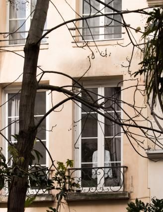Sleep in an Art Gallery in Paris | Hôtel Dame des Arts