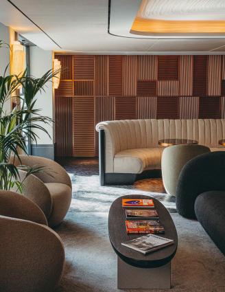 Hôtel Dame des Arts : Un Reflet de l’Art de Vivre Parisien à Travers Chaque Détail