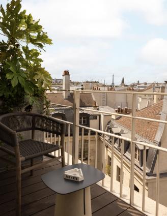 Réveillez-vous avec une Vue sur la Tour Eiffel à l'Hôtel Dame des Arts