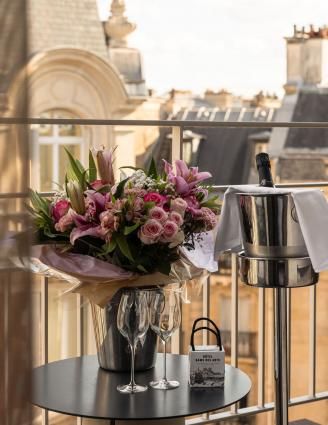 Why stay at the Hotel Dame des Arts for Mother's Day